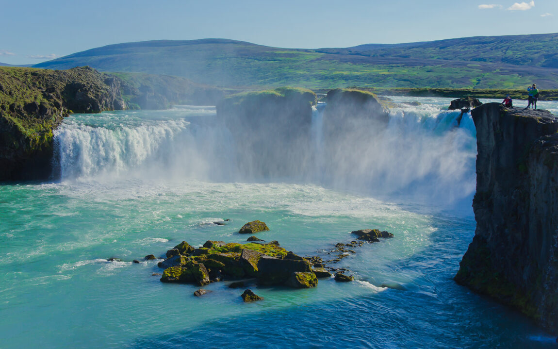 Beautiful vibrant panorama picture with a view on icelandic waterfall in iceland goddafoss gullfoss skogafoss skogarfoss dettifoss seljalandsfoss